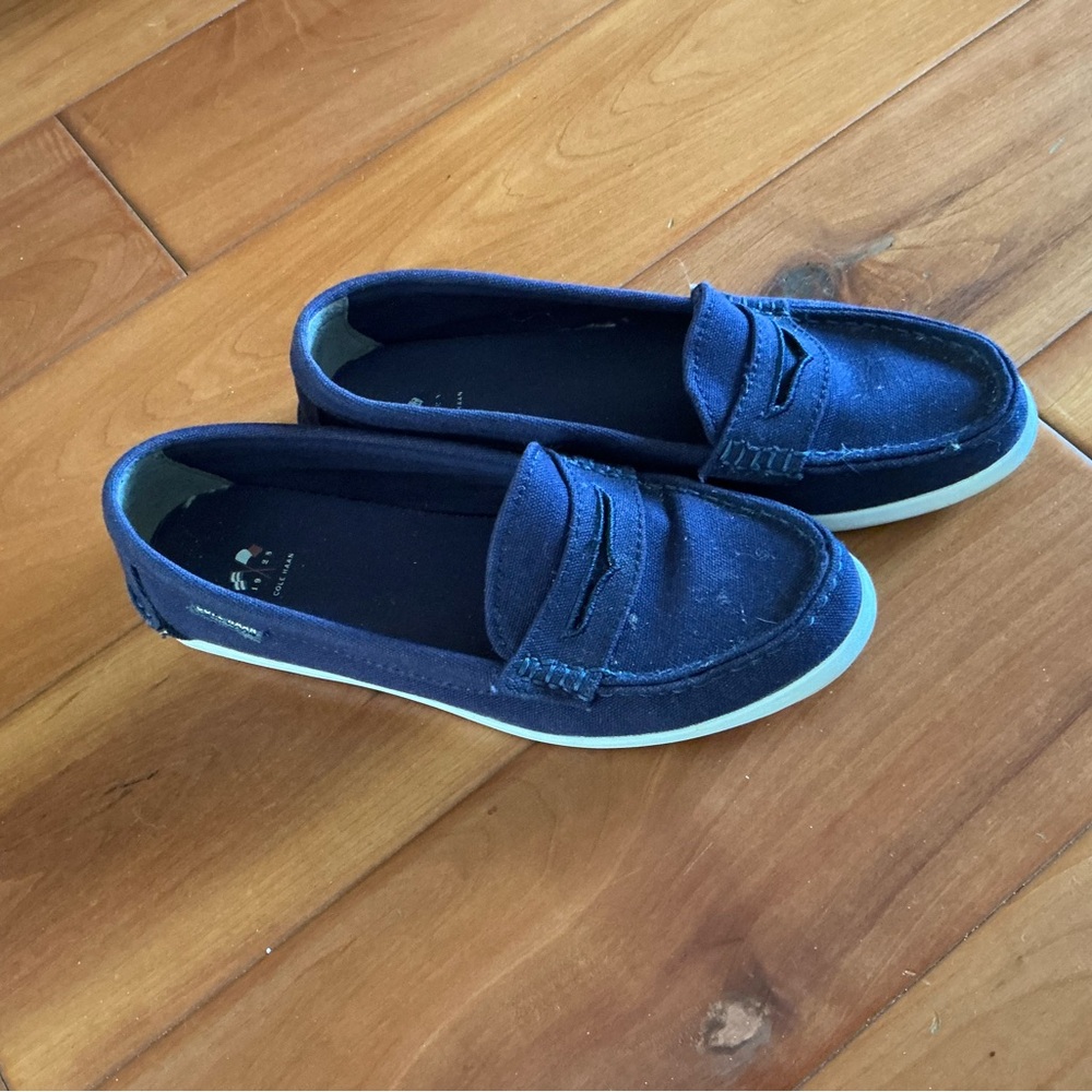 Cole Haan Navy Blue Loafers shoes size 7
